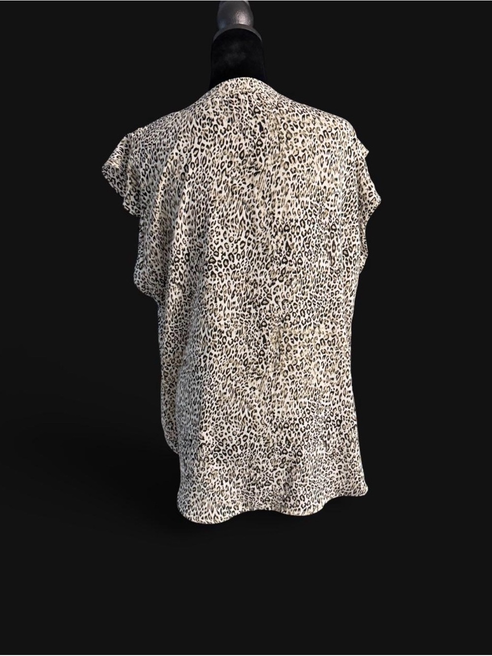Vince Camuto Leopard Print Split Neck Blouse Women’s Large Short Sleeve Relaxed - Picture 4 of 5